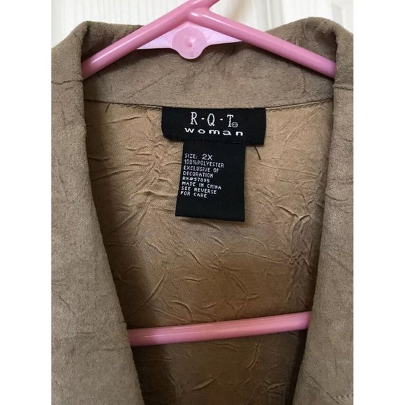 R-Q-T Woman Beige Tan Crinkle Size 2X Lined Blazer with Metal Accents - Picture 2 of 4